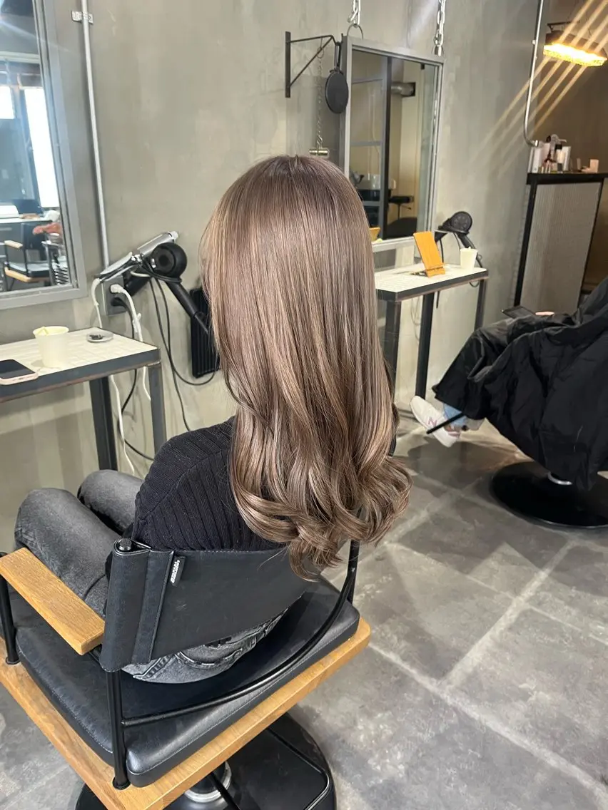 ロング カラー ブリーチ 透明感カラー ダブルカラー グレージュ シアーグレージュ ヘアカラー トリートメント 透明感♥韓国ヘア HINAのヘアスタイル