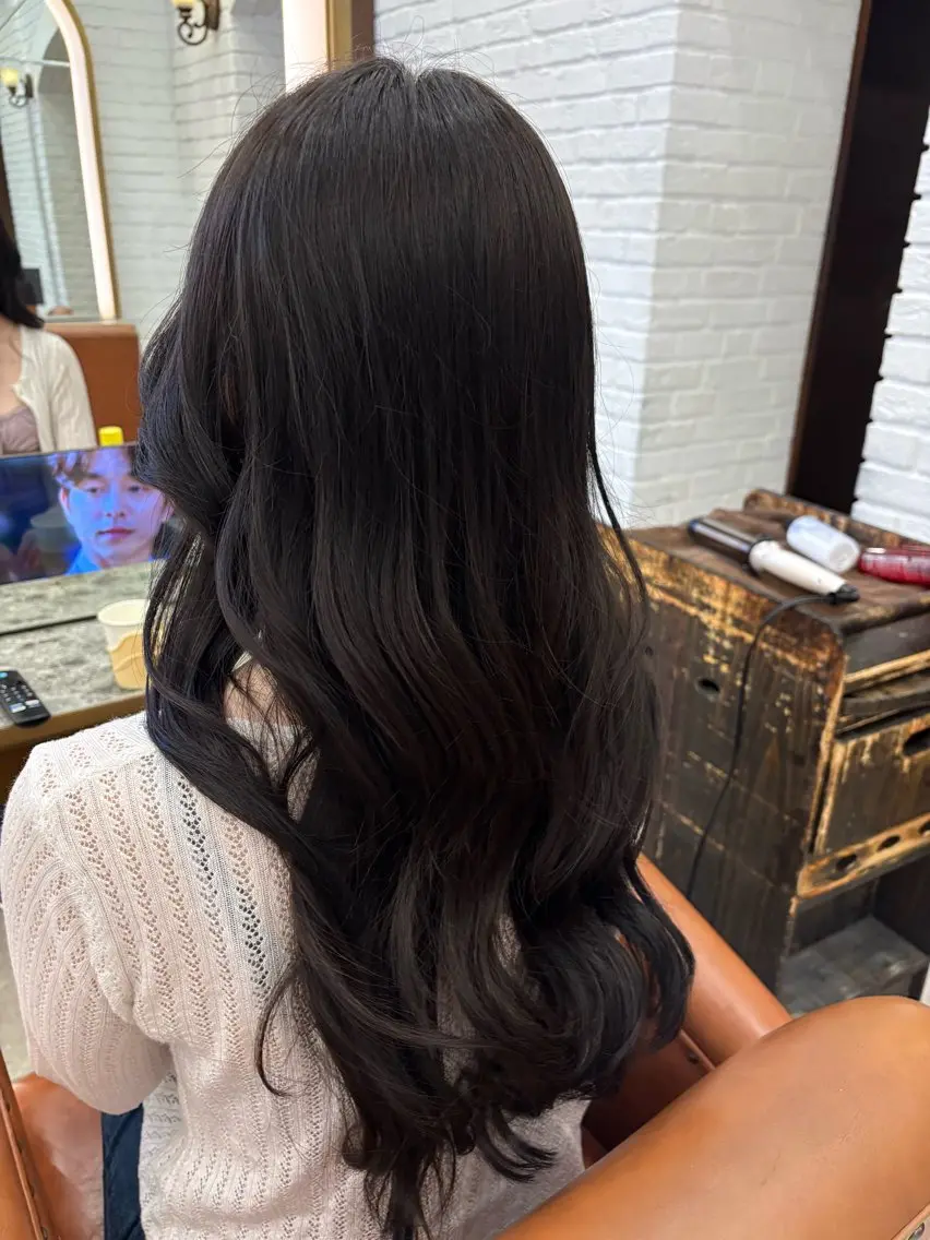 ロング ヘアカラー 湯浅 菜月のヘアスタイル
