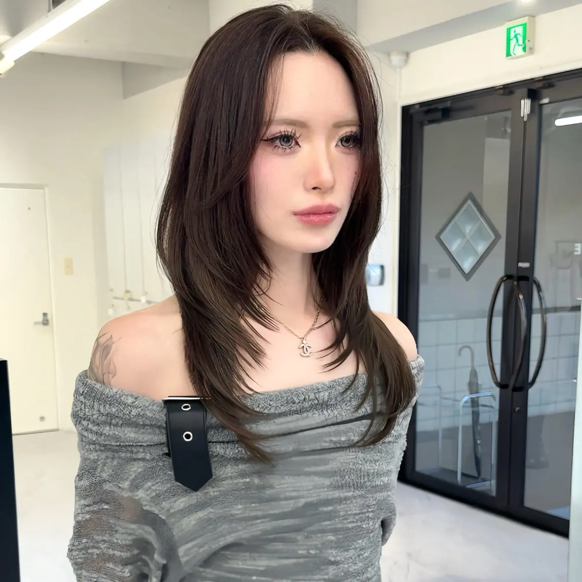 ミディアム くびれヘア 韓国風ヘア レイヤーカット 似合わせカット 小顔カット カット ヘアカラー トリートメント 🤍髪質改善 🤍透明感カラー🤍のヘアスタイル