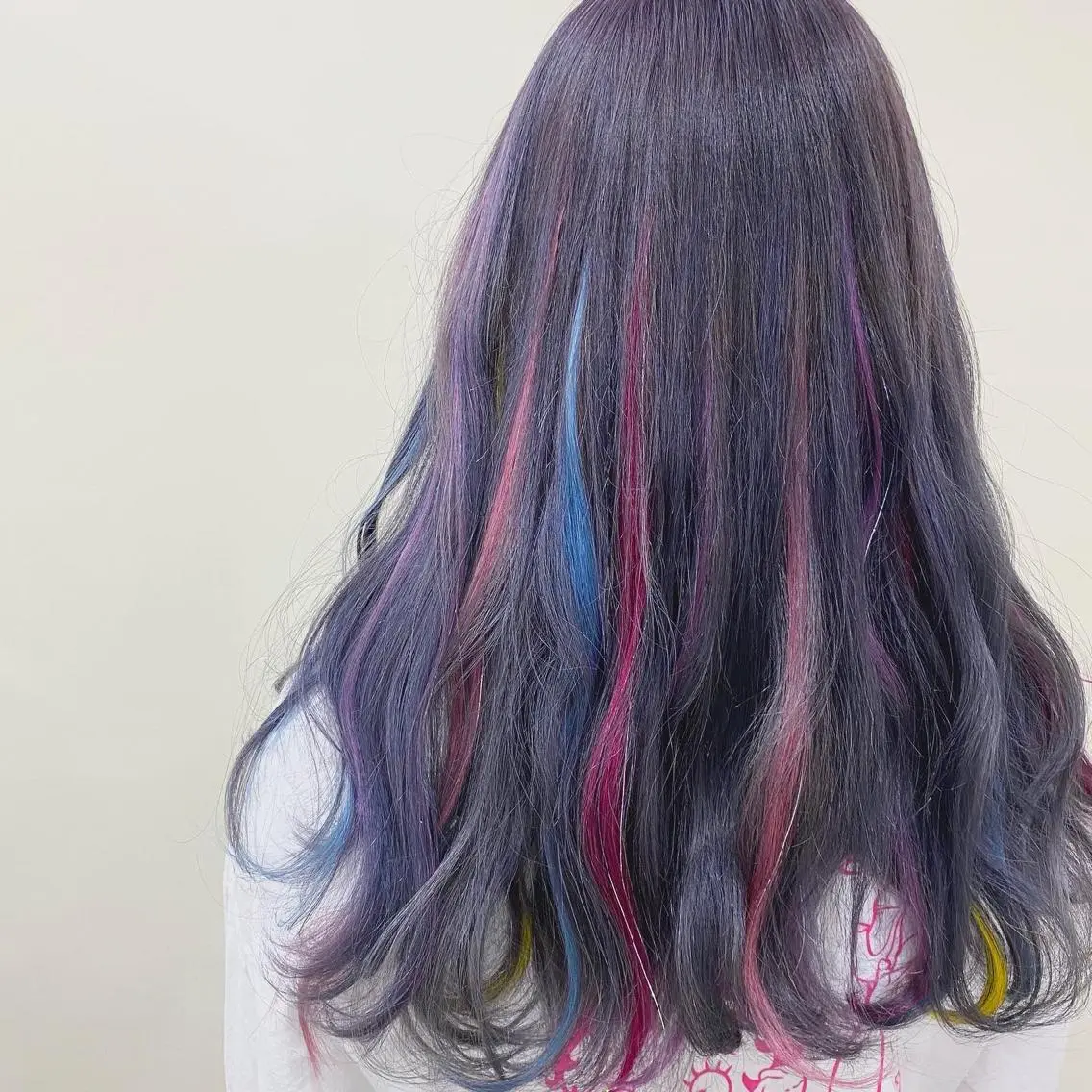 ロング カラー エクステ ハイトーン 💭黒崎ハルカのヘアスタイル