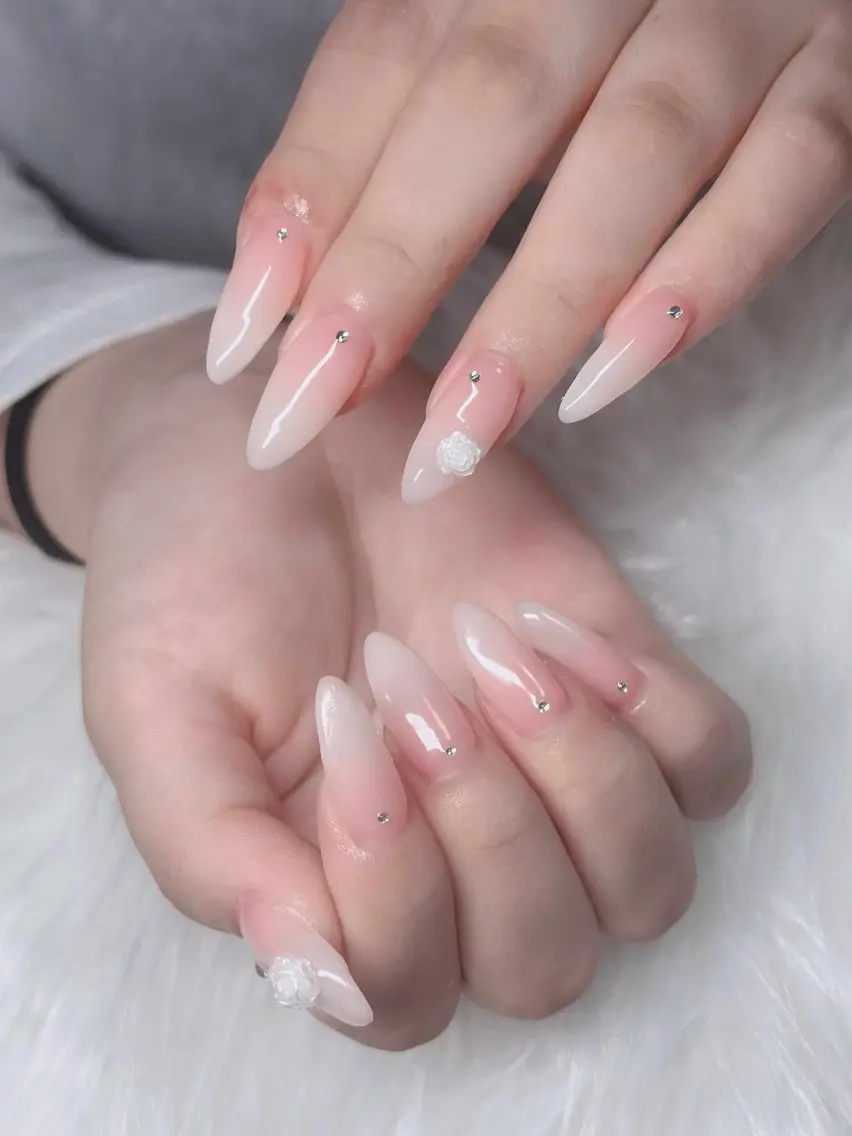 ネイル フレンチネイル ジェルネイル ガラスフレンチ ハロウィン ハート H.baby Nail Salonのネイルデザイン