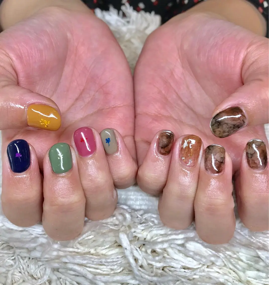 ショート パーマ ヘアアレンジ キッズ ネイル マツエク・マツパ フラワーネイル スクエアネイル el. by Aoのネイルデザイン