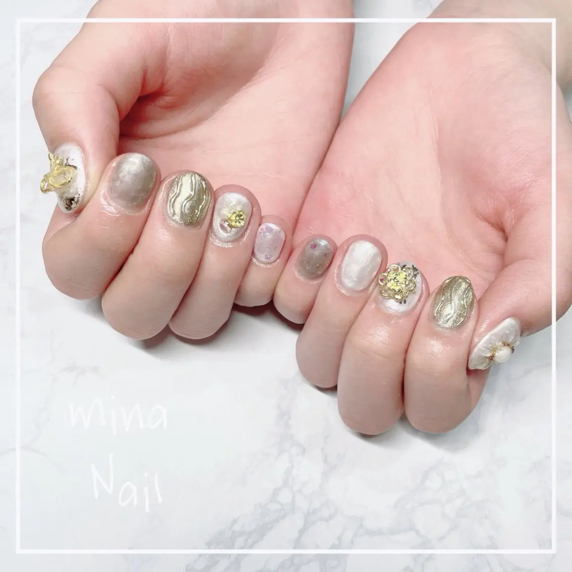 ネイル 成人式 フラワーネイル ゴールド ミラーネイル ぷっくりネイル mina Nailのネイルデザイン