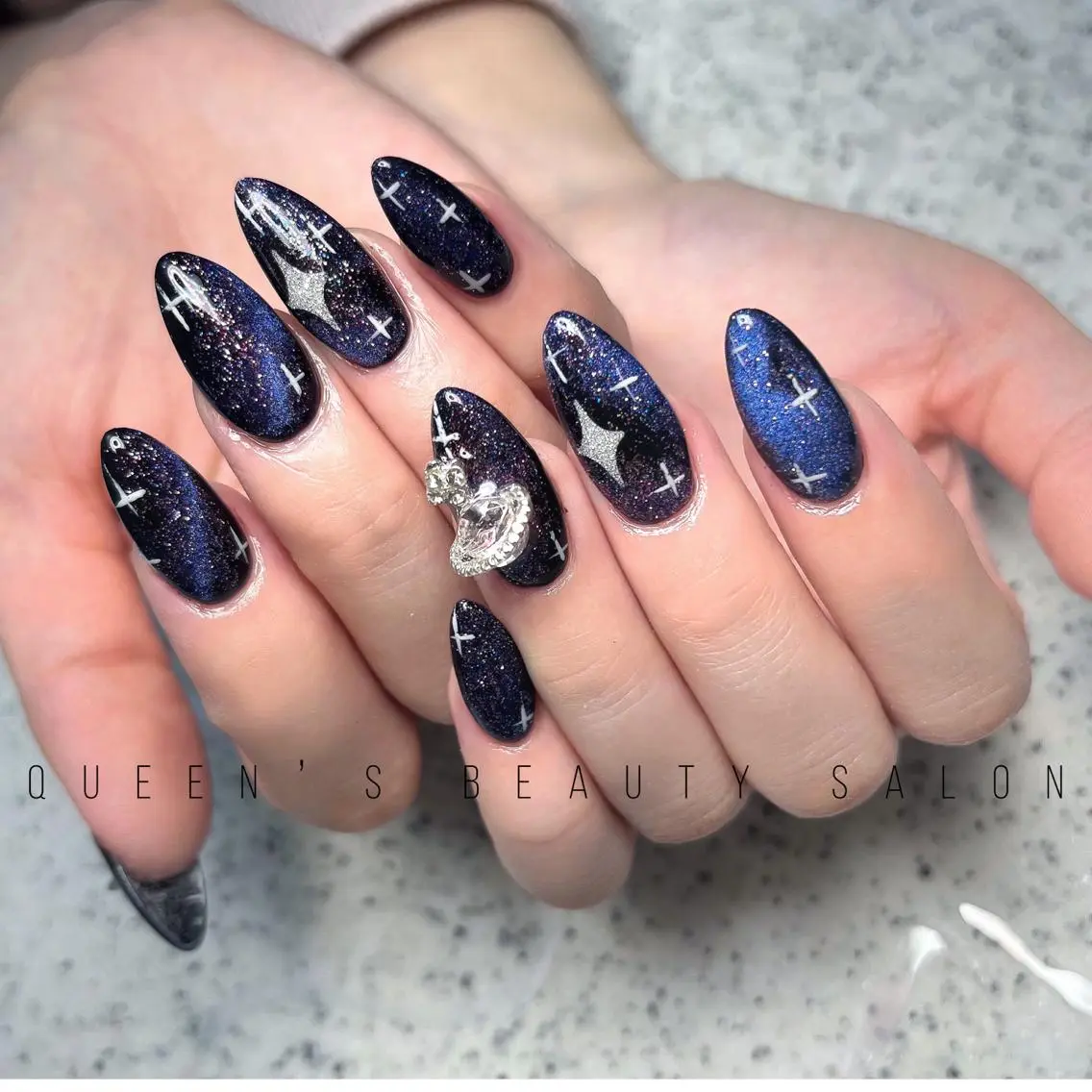 ネイル ハンドネイル Queens マオのネイルデザイン