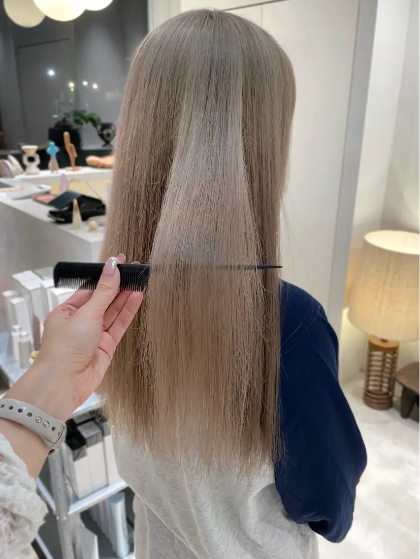 ロング カラー ヘアカラー 林 千聖のヘアスタイル