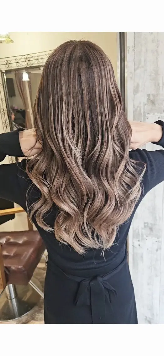 ロング 外国人風カラー ハイライト レイヤーカット ヘアカラー バレイヤージュ/ ハイライト/大内格のヘアスタイル