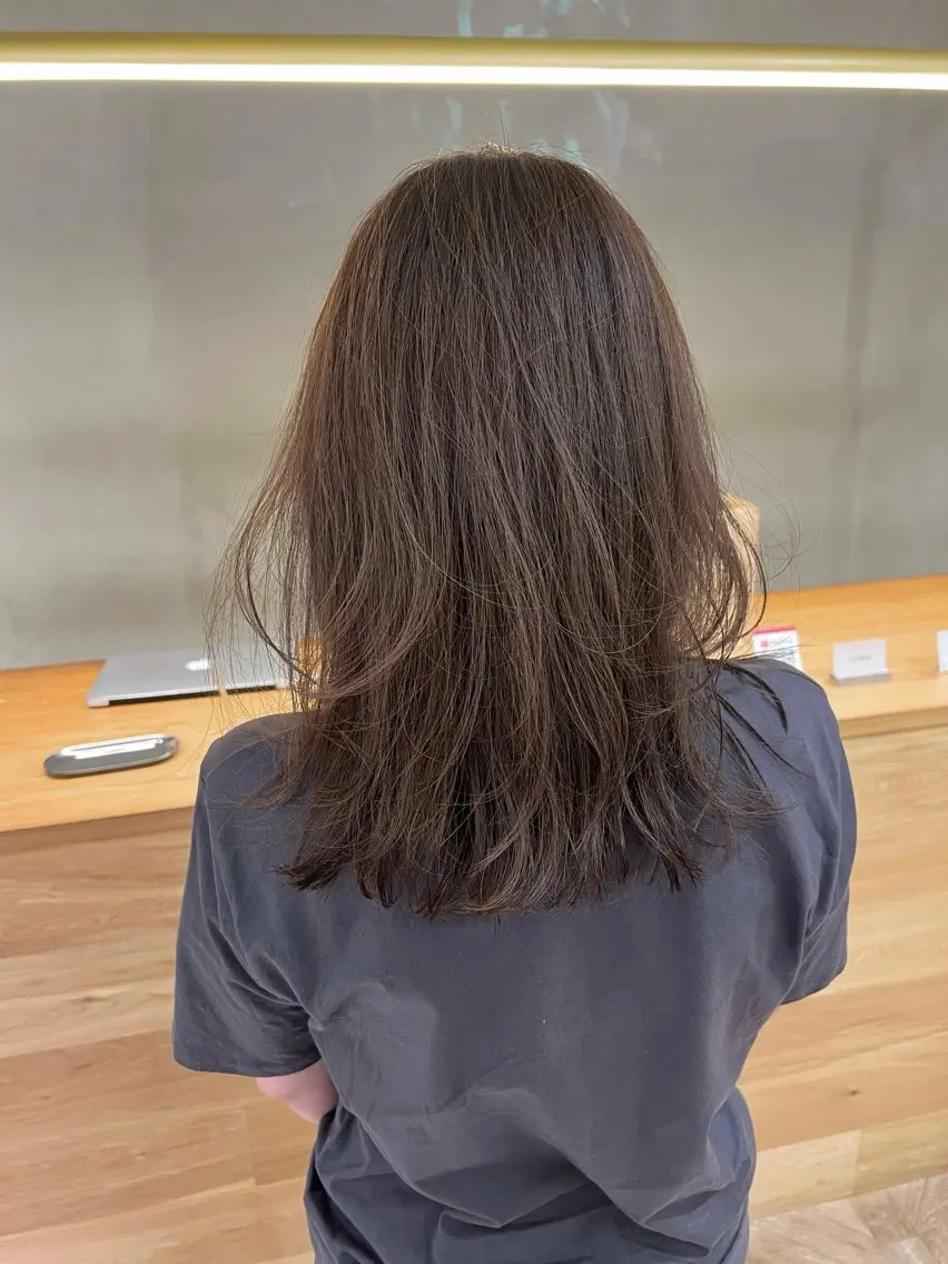 セミロング レイヤーカット 似合わせレイヤー ＆縮毛矯正のヘアスタイル