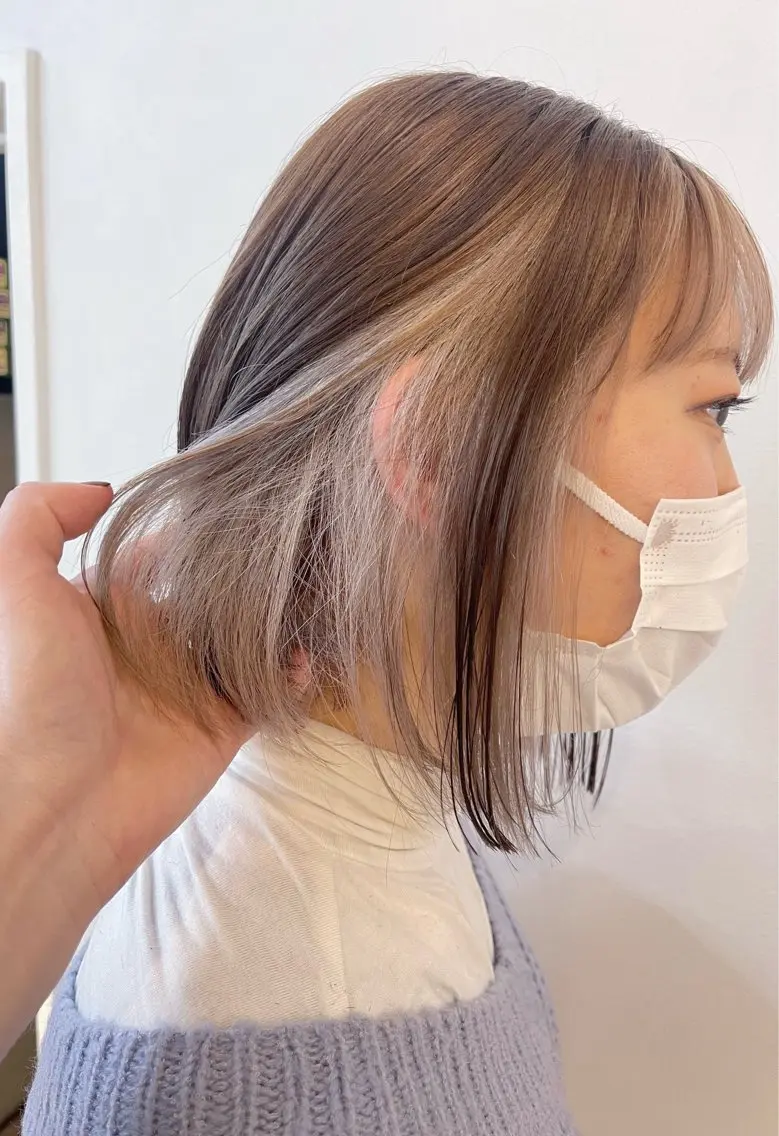 ミディアム カラー ベージュカラー イヤリングカラー ホワイトベージュ ヘアカラー トリートメント AiM 大名　似合わせカットのヘアスタイル