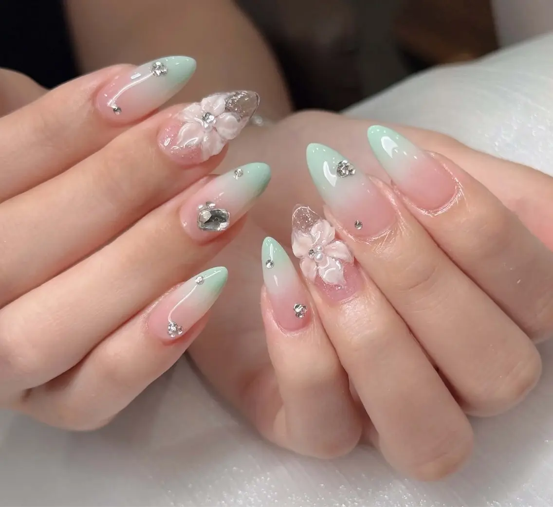 ネイル オーロラネイル ブルー チークネイル 長さ出し フットネイル NOA 池袋のネイルデザイン