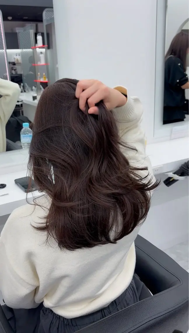 ミディアム 抜け感レイヤー︴ ニュアンスカラーのヘアスタイル