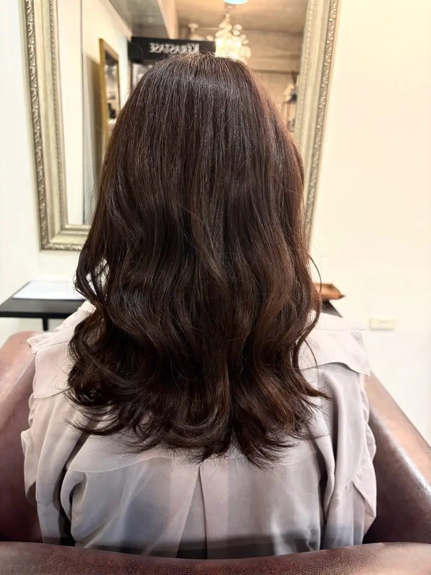 ロング カラー ヘアカラー ミヤウチ セイナのヘアスタイル