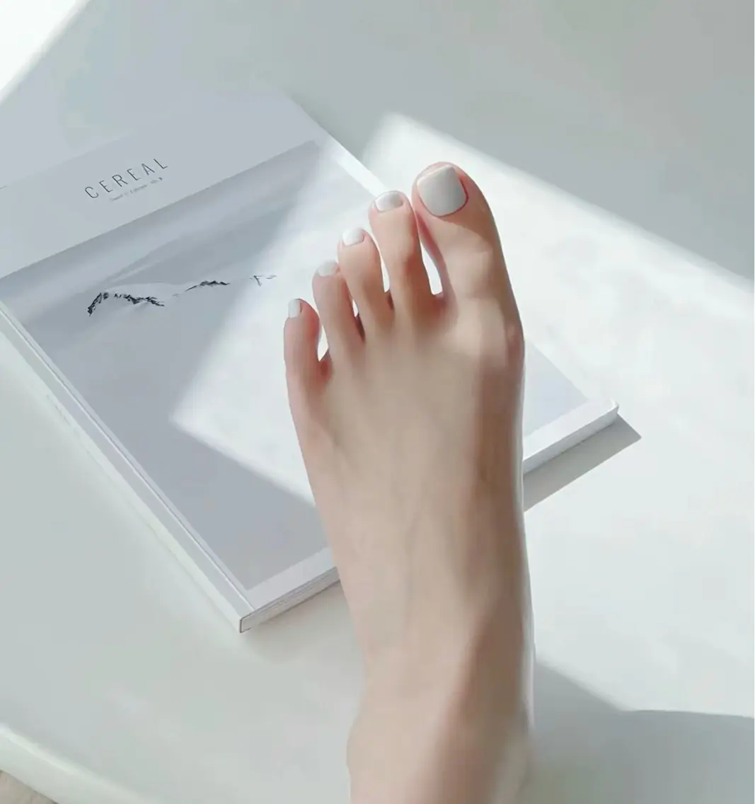 【フットネイル】ケア込み＊艶ワンカラーの写真