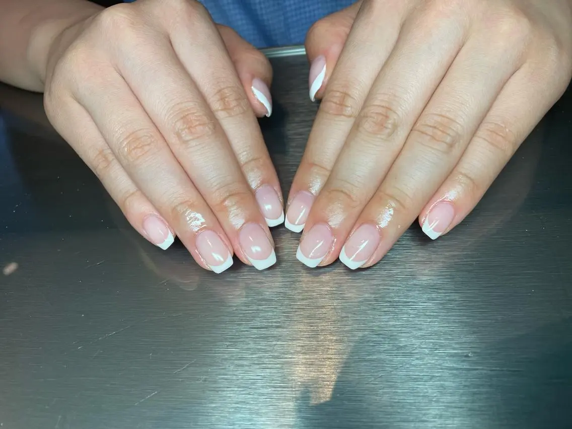 ネイル フレンチネイル スクエアネイル ARCHE 心斎橋 常塚のヘアスタイル