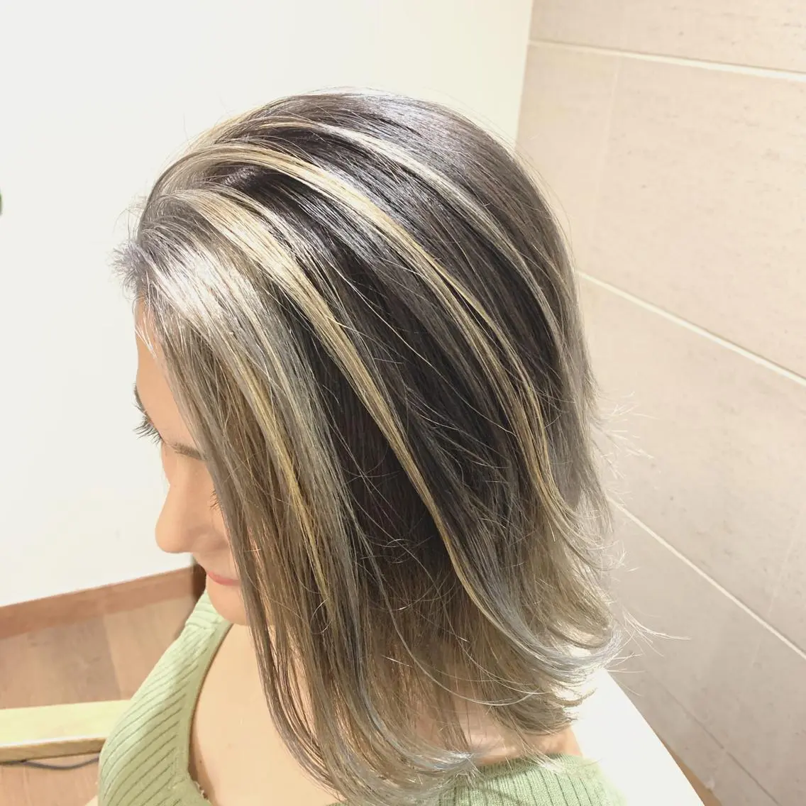 ミディアム カラー バレイヤージュ レイヤーカット ハイトーン得意😍 Lumiereのヘアスタイル
