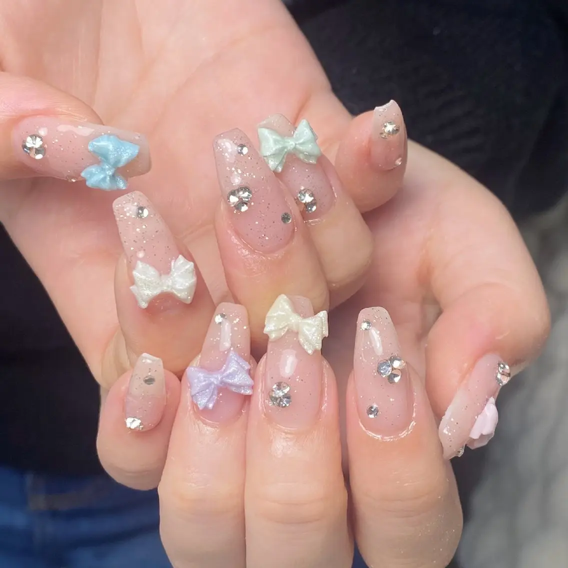 ネイル チークネイル フレンチネイル ジェルネイル ガーリー キラキラネイル ハンドネイル UM Nail Salonのネイルデザイン