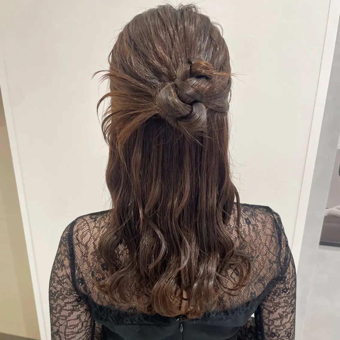 ヘアアレンジ ハーフアップ ヘアセット 🎟ブリーチなし/艶 /暖色🎀くるみのヘアスタイル