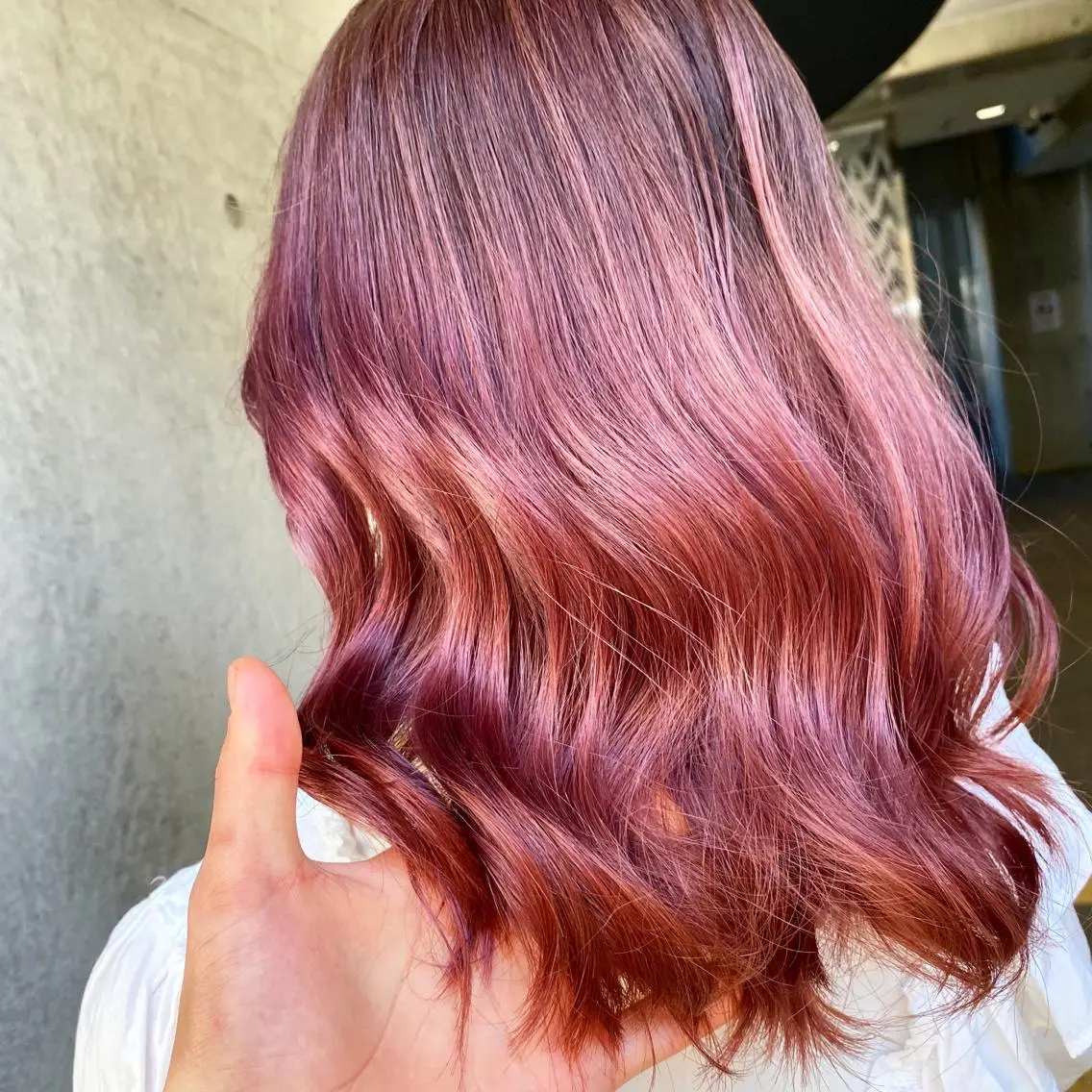 セミロング カラー 🌈ブリーチ特化🌈 MINATOのヘアスタイル