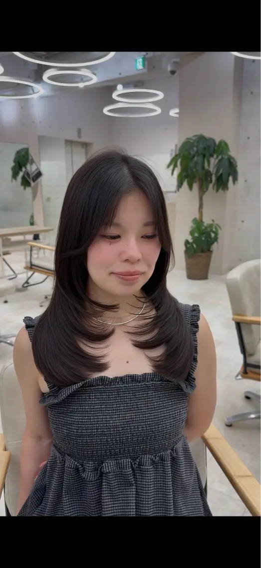 セミロング カット 松本 彩夢のヘアスタイル