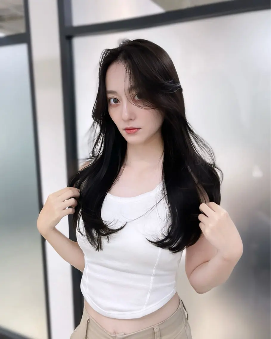 セミロング 韓国風ヘア レイヤーカット カット トリートメント 韓国レイヤーカット 髪質改善▫️水野有真のヘアスタイル