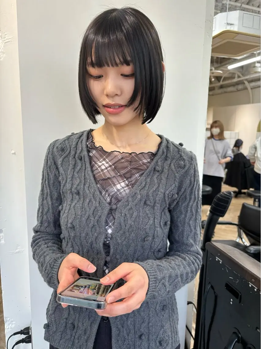 ショート ボブ レイヤーカット 外ハネヘア 縮毛/パーマ/カラー LUVISM佐藤里咲のヘアスタイル