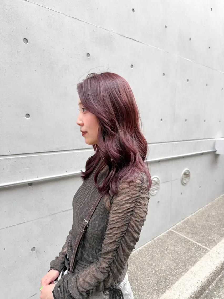 ミディアム カラー カシス レッドカラー 幣 あや乃 /レイヤーカットのヘアスタイル