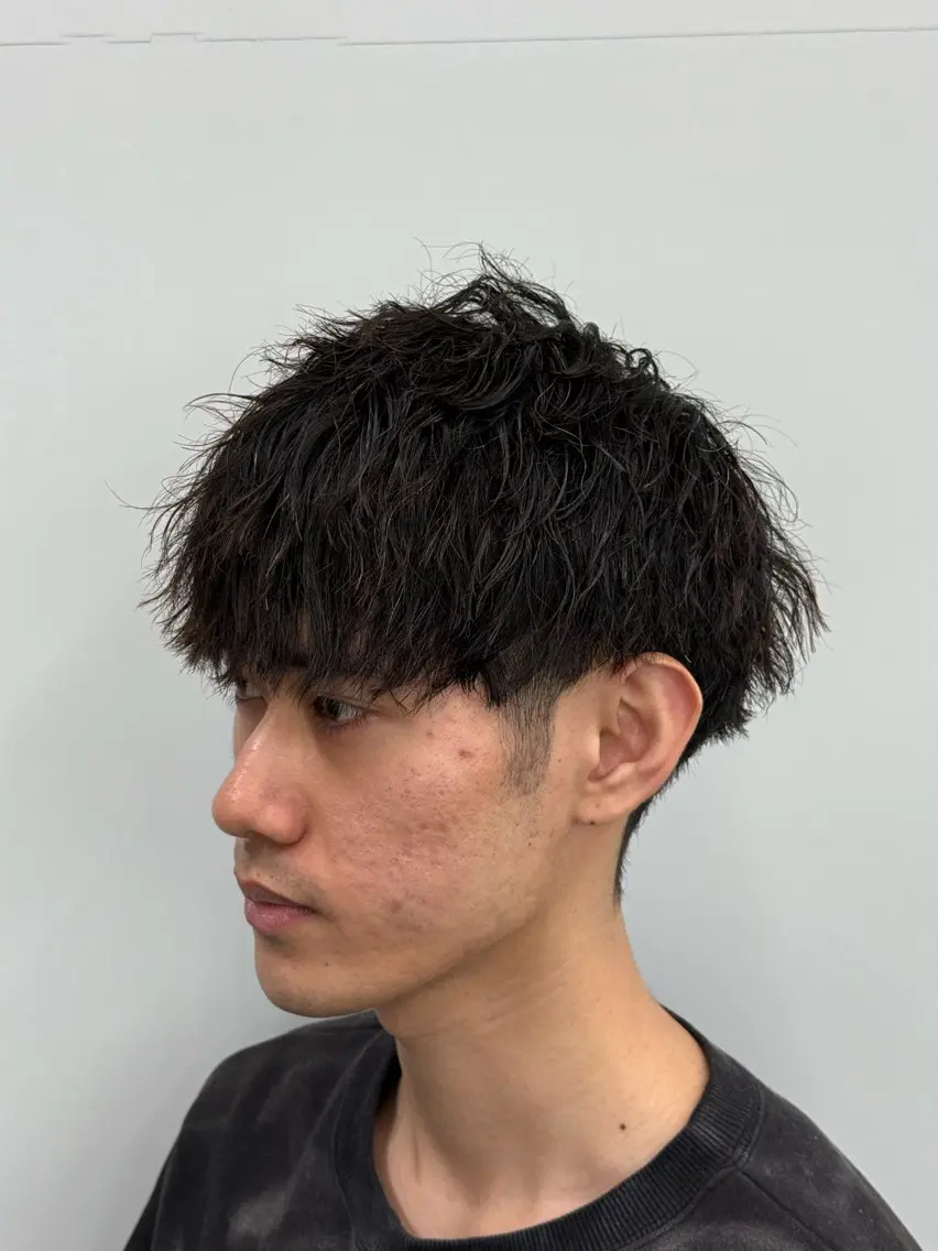 ショート パーマ メンズ メンズパーマ ツイストスパイラルパーマ スパイラルパーマ 坂本響 メンズカット/パーマのヘアスタイル