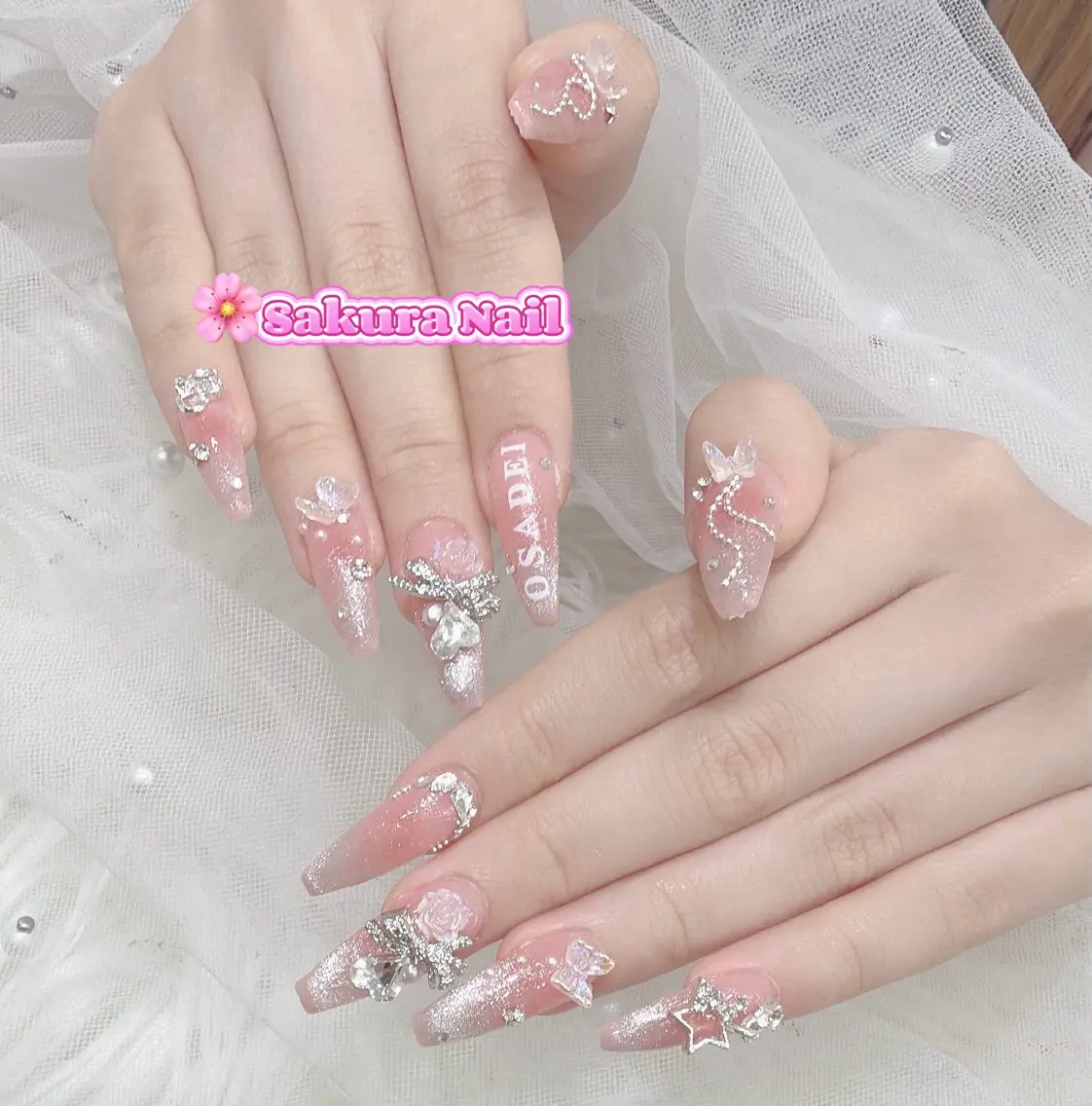 ネイル アートネイル オーロラネイル ボルドー チークネイル フレンチネイル ハンドネイル Sakura Nail Salonのネイルデザイン