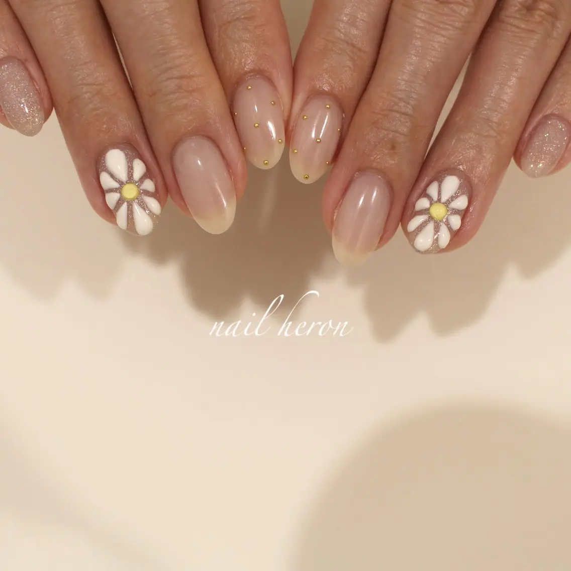 ネイル フラワーネイル ぷっくりネイル ハンドネイル saki_ nail heronのネイルデザイン