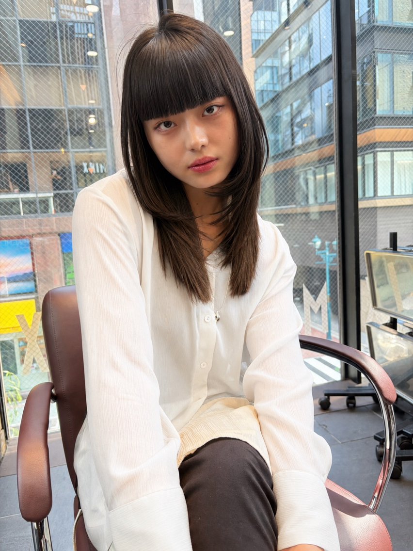 セミロング カラー ヘアカラー 大法 琉空レイヤーカットのヘアスタイル