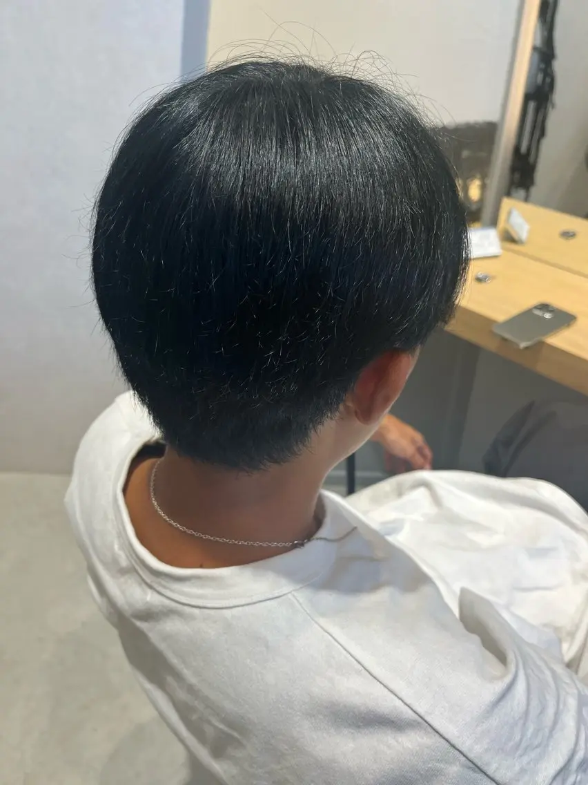 カラー メンズ 黒髪 ブルーカラー ブルーブラック 福島 果音のヘアスタイル