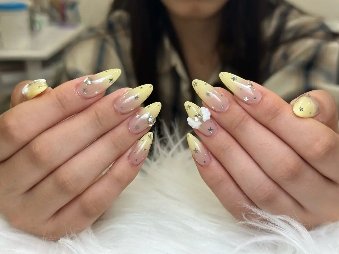 ネイル チークネイル ドット フレンチネイル グラデーション 韓国ネイル ハンドネイル Lisa Nail Salonのネイルデザイン