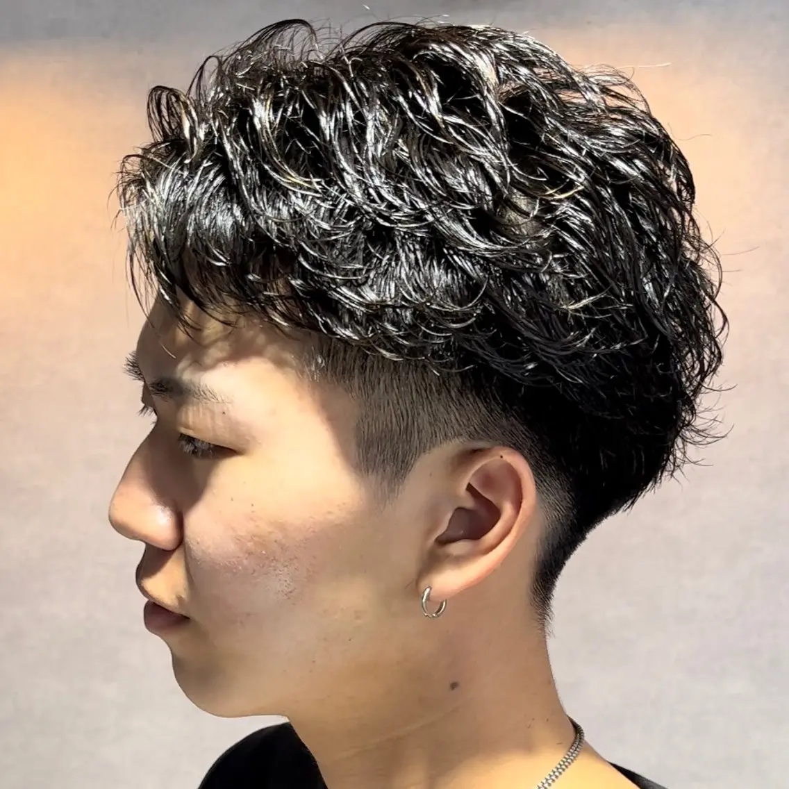 ショート カラー パーマ メンズ メンズパーマ ニュアンスパーマ センターパート マスターかずまのヘアスタイル