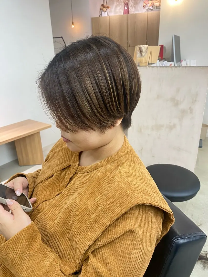 ショート akane/ 縮毛矯正/暖色のヘアスタイル