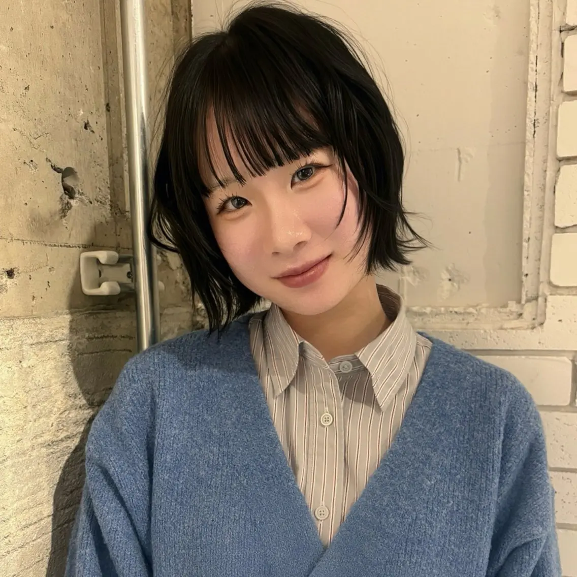 ショート カラー ボブレイヤー 黒髪 ブルーカラー ブルーブラック ボブ ヘアカラー Yui⭐️ 透け感カラーのヘアスタイル
