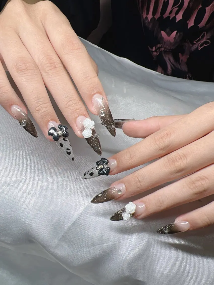 ネイル 長さ出し グラデーション 卒業式 キラキラネイル マグネットネイル ハンドネイル Lee Nailsのネイルデザイン