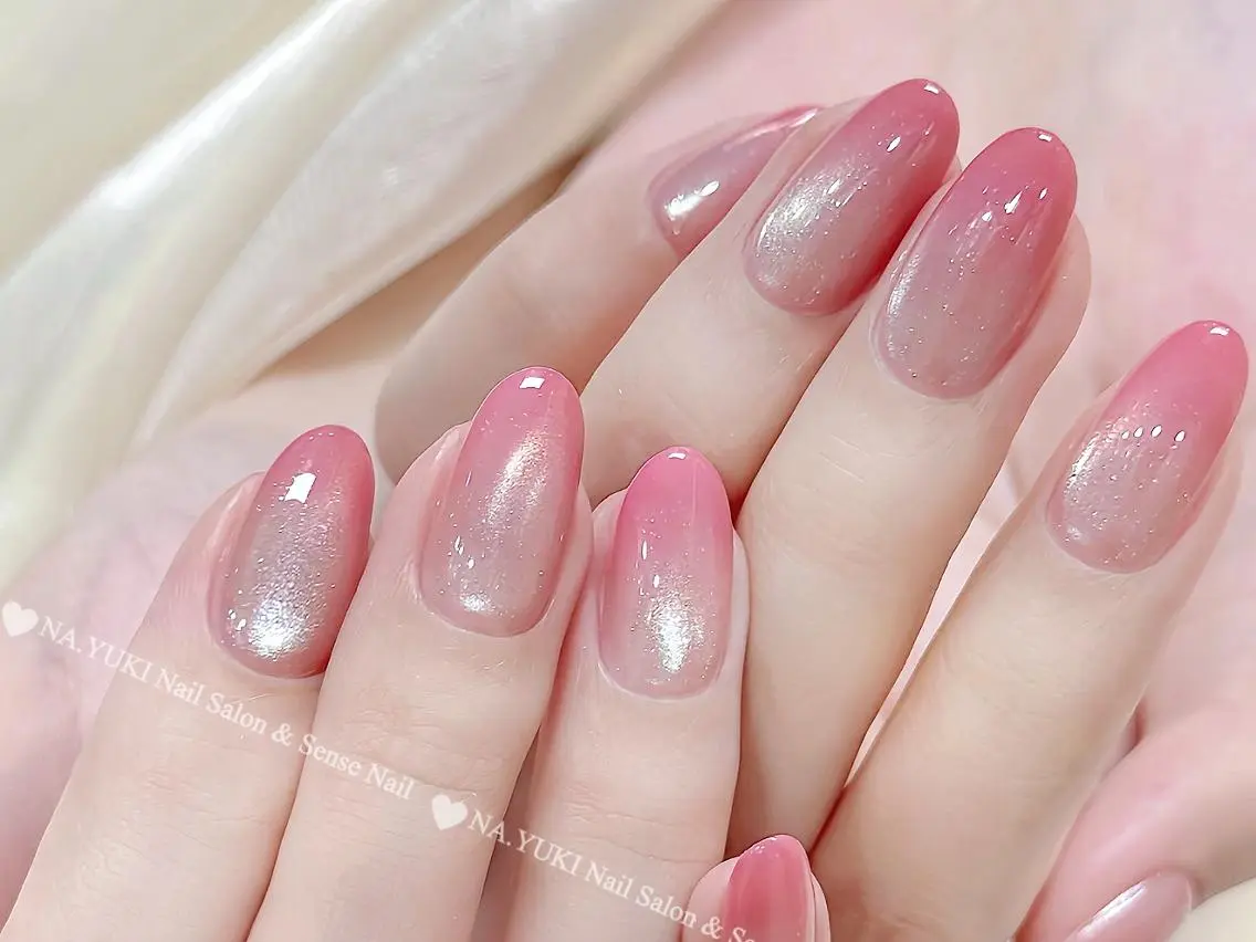 ネイル ジェルネイル グラデーション マグネットネイル ミディアムネイル ミラーネイル 🌷Hana 🌷のネイルデザイン