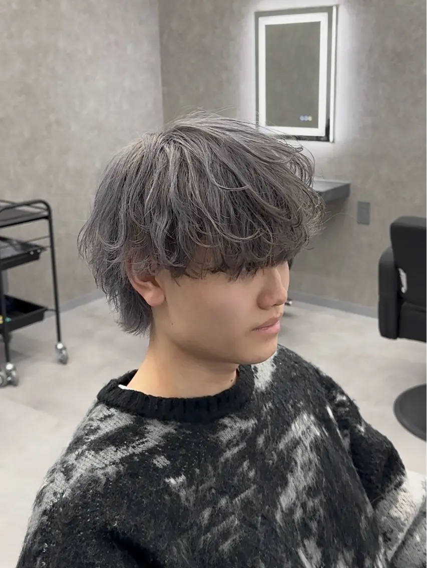 ショート カラー メンズ アッシュ シルバー カット ヘアカラー メンズウルフ特化🐺 🔥長山耕大🔥のヘアスタイル
