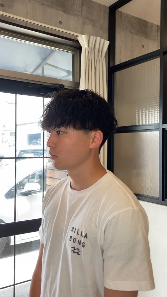 ミディアム パーマ メンズ 波巻きパーマ カット パーマ ハマノ ミユのヘアスタイル