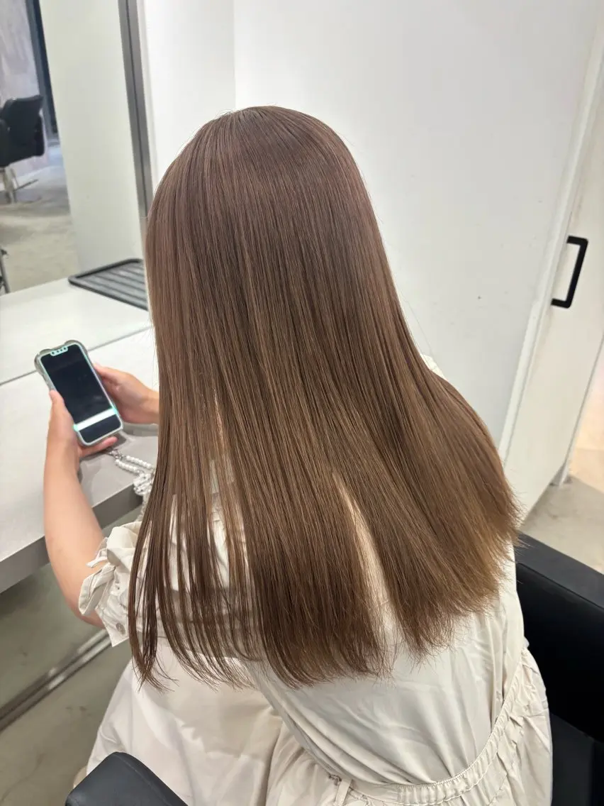セミロング カラー ブリーチ 縮毛矯正 EIGHT ／SHU🩶のヘアスタイル