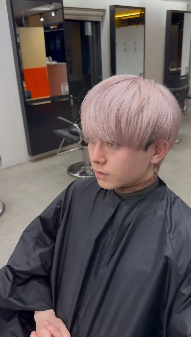 カラー メンズ メンズブリーチ メンズハイトーン ブリーチ ハイトーンカラー ピンクカラー fifth 新谷 來のヘアスタイル