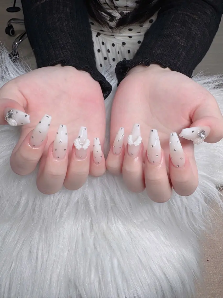 ネイル オーロラネイル フレンチネイル ジェルネイル ハロウィン キラキラネイル H.baby Nail Salonのネイルデザイン