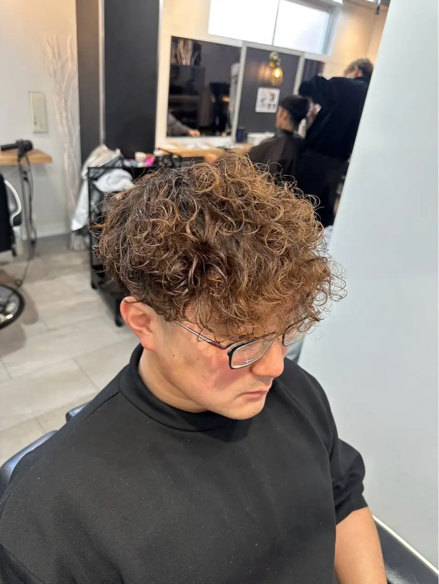 カラー メンズ メンズパーマ ベージュカラー ブラウンカラー 透明感カラー ヘアカラー コバヤシ カイトのヘアスタイル