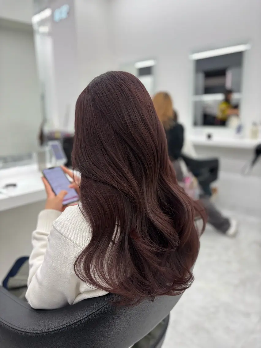 セミロング カラー 抜け感レイヤー︴ ニュアンスカラーのヘアスタイル