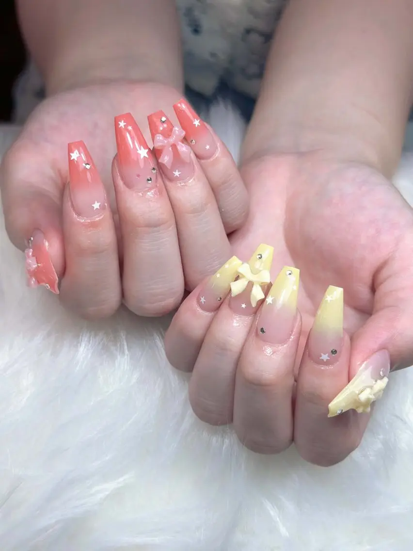 ネイル チークネイル ドット フレンチネイル グラデーション 韓国ネイル ハンドネイル Lisa Nail Salonのネイルデザイン
