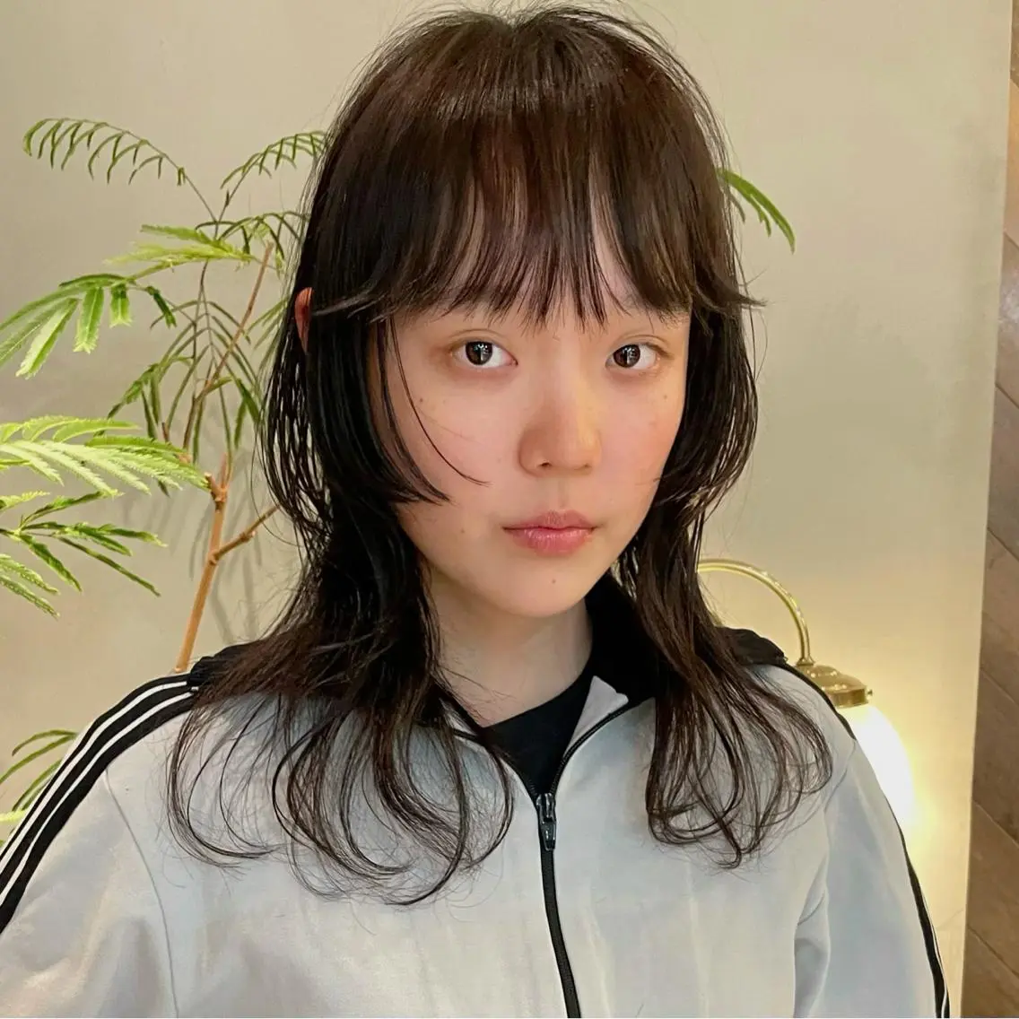 ミディアム カラー ウルフカット カット ヘアカラー トリートメント ブリーチ🧚 ボブ✍️レイヤーのヘアスタイル