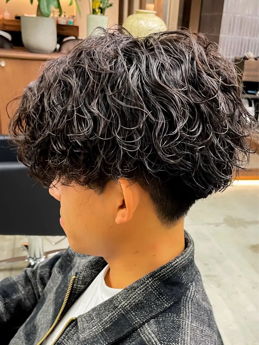 パーマ メンズ マッシュ メンズパーマ 刈り上げ 波巻きパーマ 中川 稜のヘアスタイル
