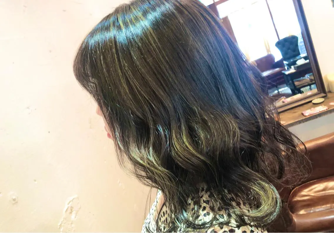 ミディアム カラー ハイライトカラー ハイライト 新井 友菜のヘアスタイル