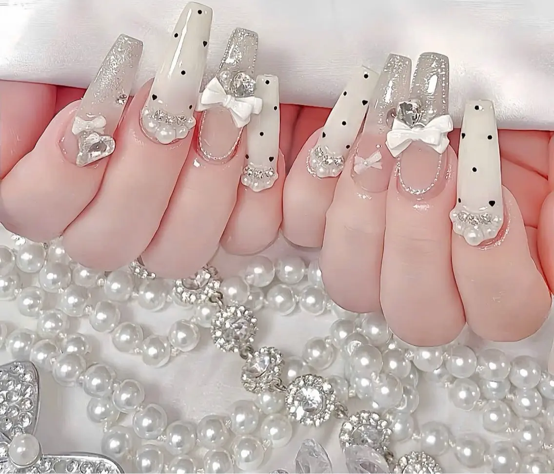 ネイル フレンチネイル ジェルネイル ガラスフレンチ ハロウィン ハート ハンドネイル H.baby Nail Salonのネイルデザイン