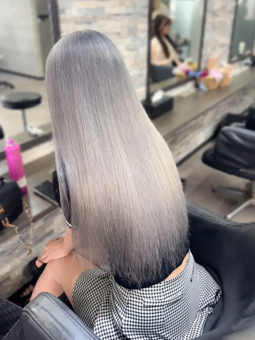ロング カラー ヘアカラー トリートメント ハイトーンエクステ 🎩カズキ🎩のヘアスタイル