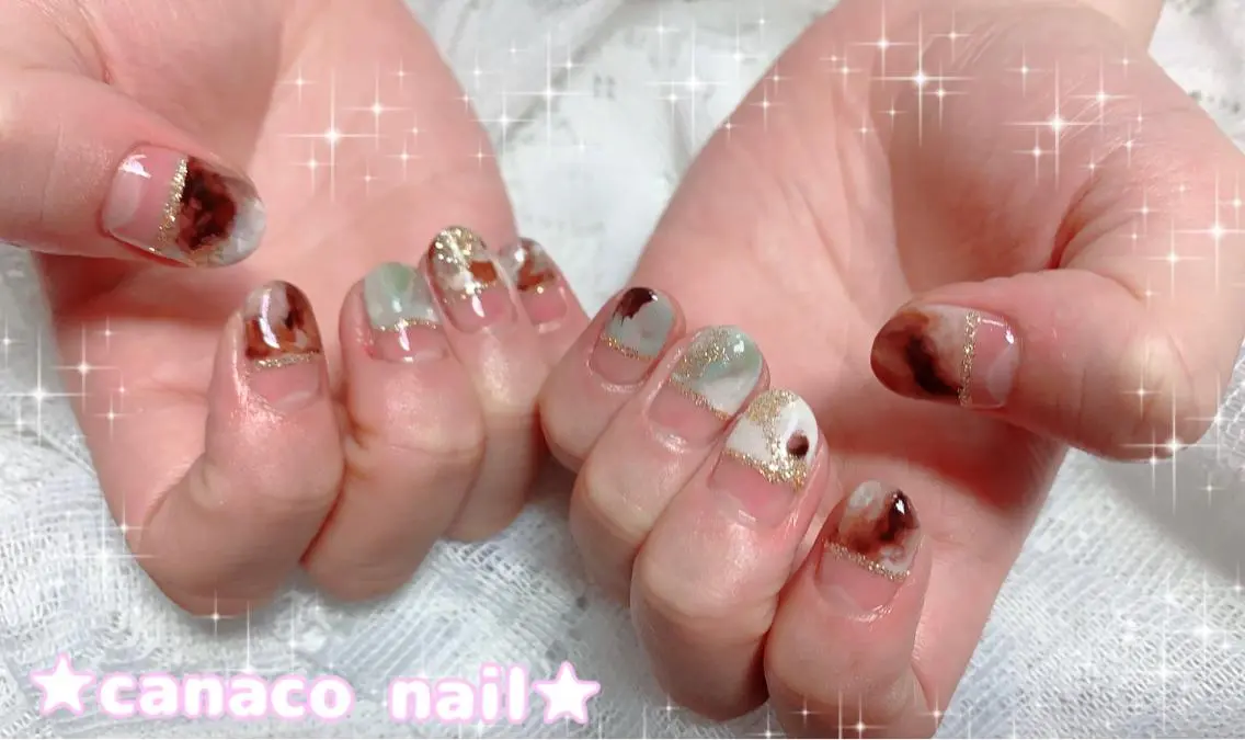 ネイル アートネイル べっ甲ネイル ジェルネイル グリーン ニュアンスネイル ハンドネイル ハンドケア ベテランネイル cnc nailのネイルデザイン